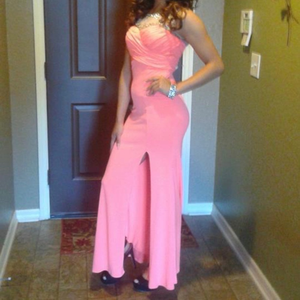 Prom dress in size 3, slit on the right side. Nude top with gems. Color:coral